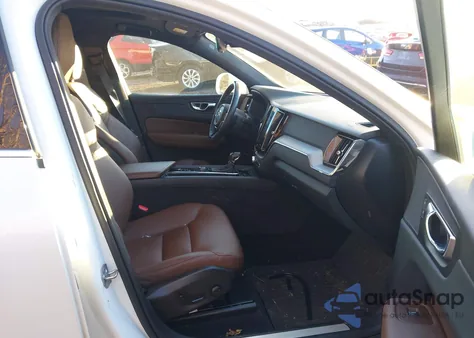 2020 Volvo Xc60 T5 Momentum z USA, uszkodzony, nr VIN YV4102DK6L1489477